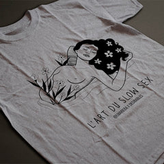 T-shirt gris Illustration Art du slow sex par Lydia Marier et Désirables Grey t-shirt 